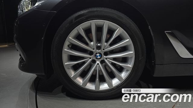 BMW 5 Series G30 530i xDrive Luxury Plus - фото 4