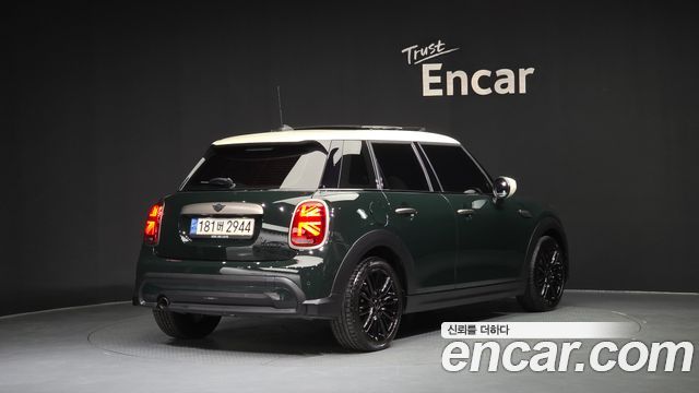 Mini Cooper 5Door Resolute Edition 3rd Gen - фото 1