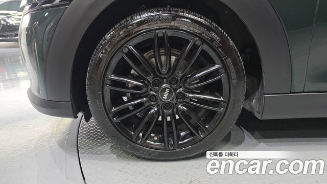 Mini Cooper 5Door Resolute Edition 3rd Gen - фото 4