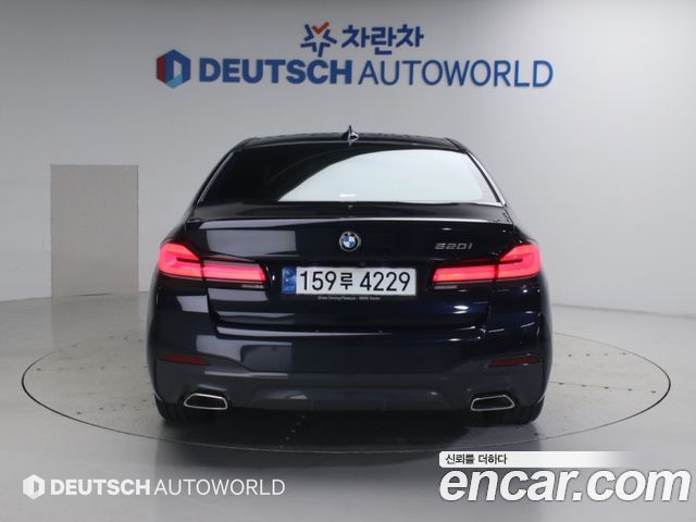 BMW 5 Series G30 520i M Sport - фото 3
