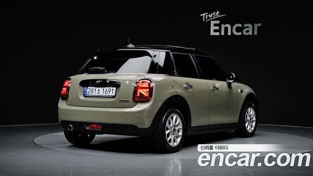 Mini Cooper 5Door HIGH 3rd - фото 0