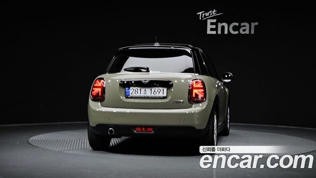 Mini Cooper 5Door HIGH 3rd - фото 2