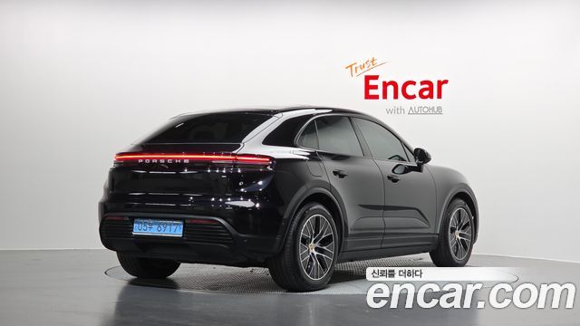 Porsche Macan EV Base - фото 1