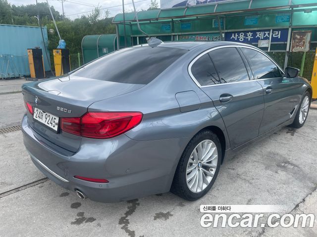 BMW 5 Series G30 520d xDrive Luxury Plus - фото 1