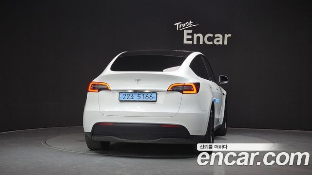 Tesla Model Y Standard Range RWD - фото 3