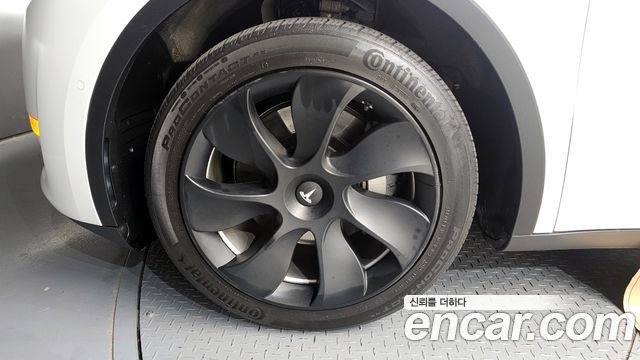 Tesla Model Y Standard Range RWD - фото 4
