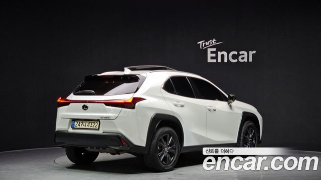 Lexus UX 2.0 2WD - фото 1