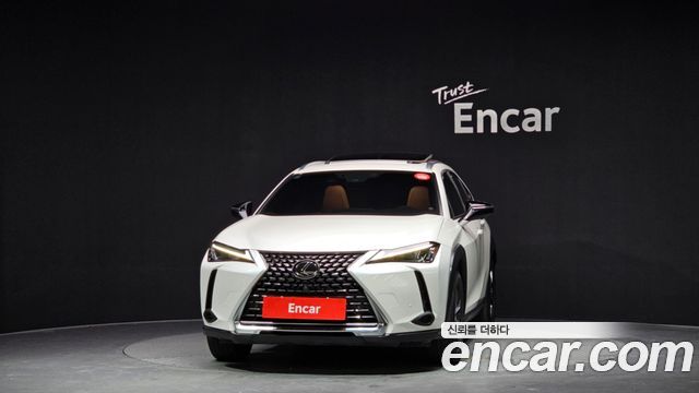 Lexus UX 2.0 2WD - фото 2