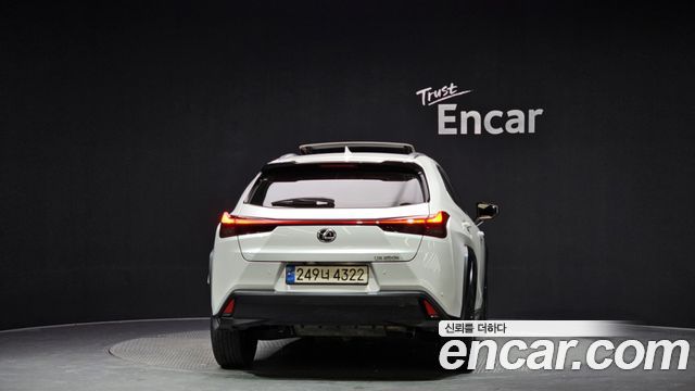 Lexus UX 2.0 2WD - фото 3