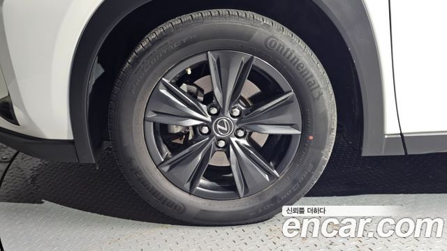 Lexus UX 2.0 2WD - фото 4