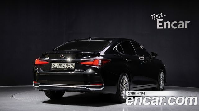 Lexus ES 7-го поколения Luxury Plus - фото 1