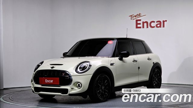 Mini Cooper 5Door Standard 3rd - фото 0
