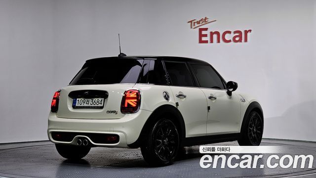 Mini Cooper 5Door Standard 3rd - фото 1