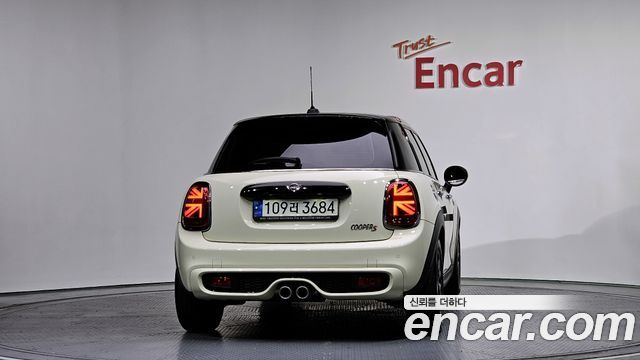 Mini Cooper 5Door Standard 3rd - фото 3