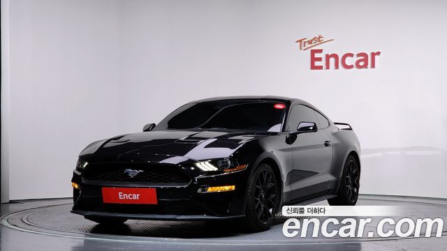 Ford Mustang Coupe - фото 0