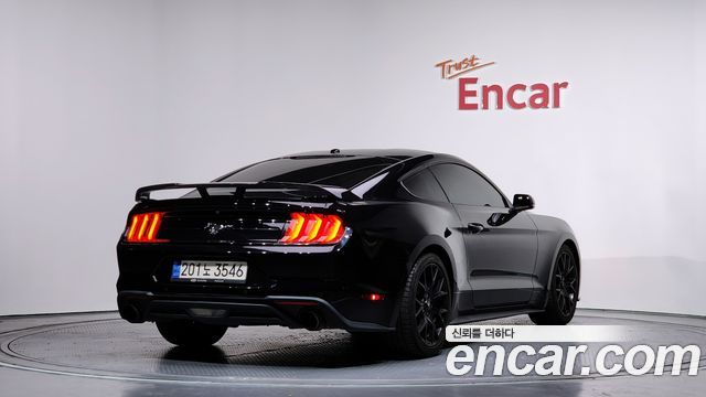 Ford Mustang Coupe - фото 1