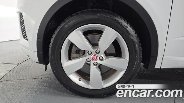 Jaguar E-PACE R250 R-Dynamic SE - фото 4