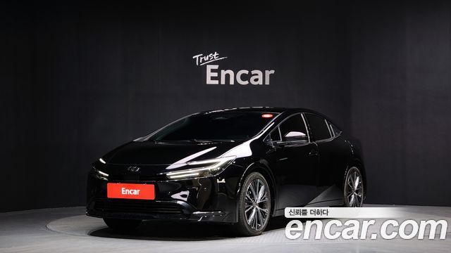Toyota Prius 5-го поколения 2.0 XLE - фото 0