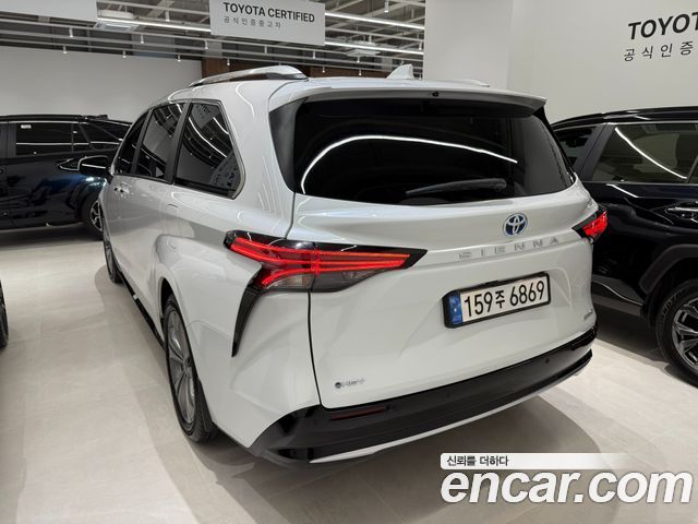 Toyota Sienna 4-го поколения 2.5 Hybrid 2WD - фото 1