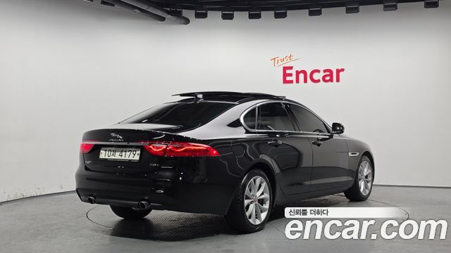 Jaguar XF X260 25t Portfolio - фото 1