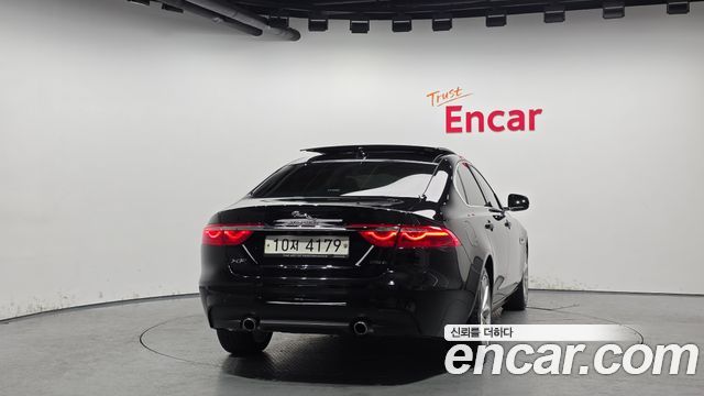 Jaguar XF X260 25t Portfolio - фото 3