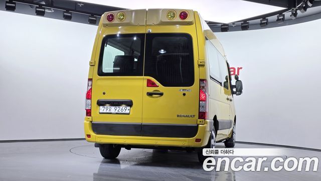 Renault Samsung Master School Bus 13-Seater - фото 3