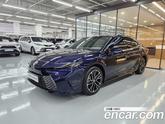 Toyota Camry XV80 2.5 XLE Hybrid - фото 0