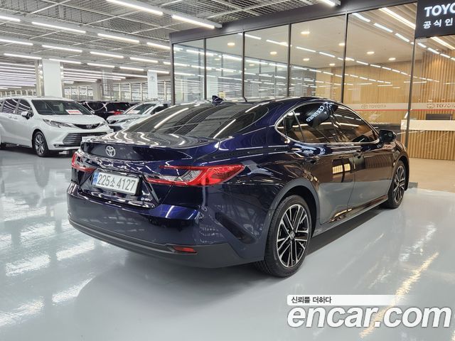 Toyota Camry XV80 2.5 XLE Hybrid - фото 1