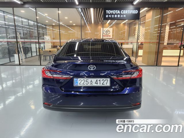 Toyota Camry XV80 2.5 XLE Hybrid - фото 3