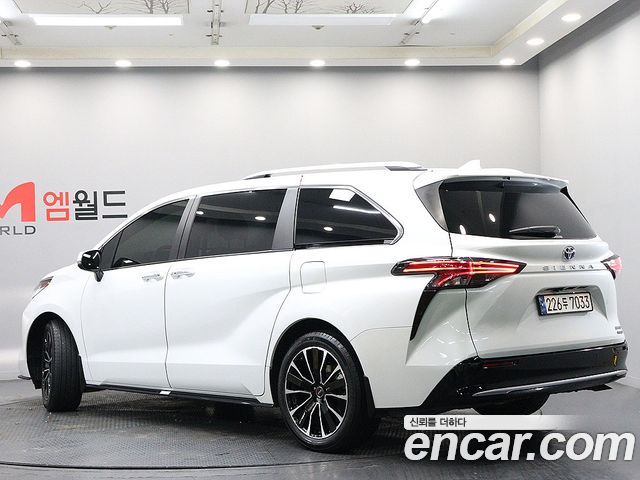Toyota Sienna 4-го поколения 2.5 Hybrid 2WD - фото 2