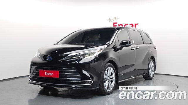 Toyota Sienna 4-го поколения 2.5 Hybrid 2WD - фото 0