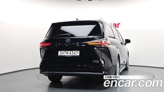 Toyota Sienna 4-го поколения 2.5 Hybrid 2WD - фото 3