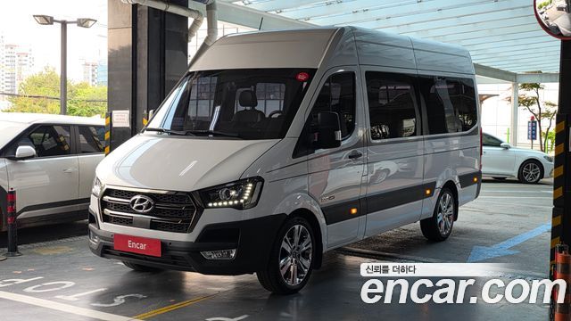 Hyundai Solati 15-seater Luxury - фото 0