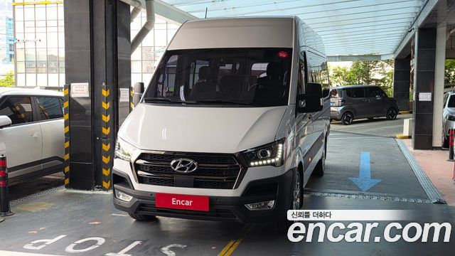 Hyundai Solati 15-seater Luxury - фото 2