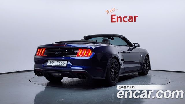 Ford Mustang GT Convertible - фото 1