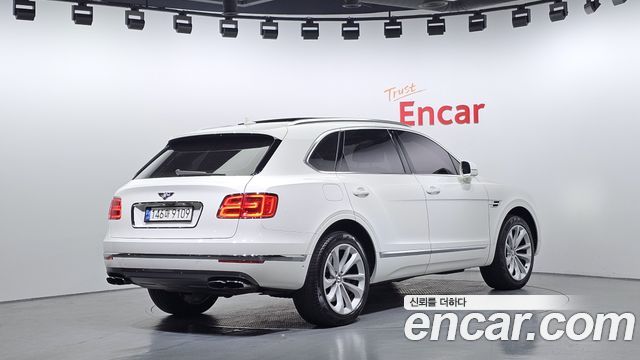 Bentley Bentayga 4.0 V8 - фото 1
