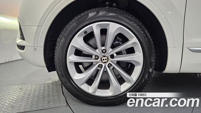 Bentley Bentayga 4.0 V8 - фото 4