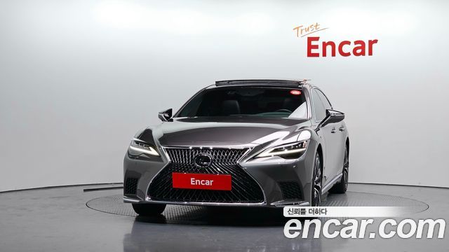 Lexus LS LS500 3.5 Luxury AWD - фото 2