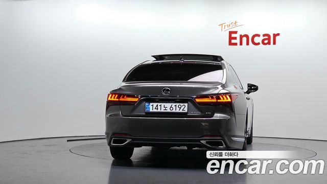 Lexus LS LS500 3.5 Luxury AWD - фото 3