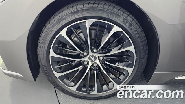 Lexus LS LS500 3.5 Luxury AWD - фото 4