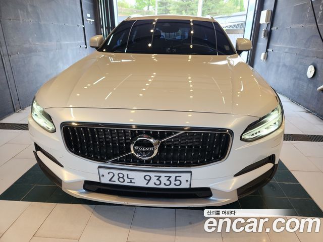 Volvo V90 T5 Pro AWD - фото 2