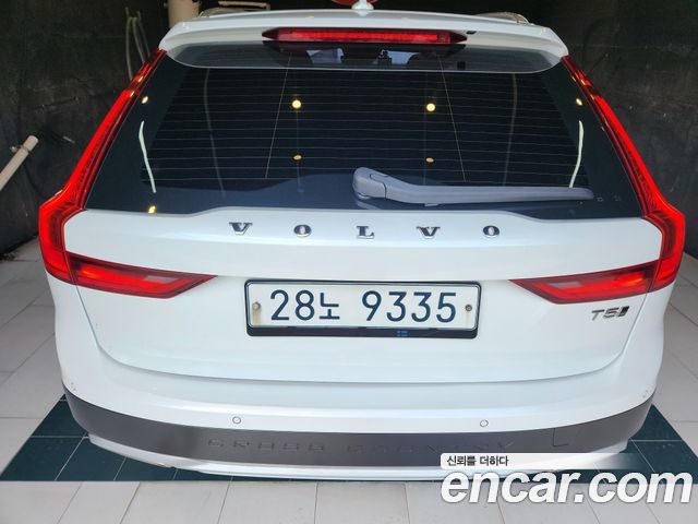 Volvo V90 T5 Pro AWD - фото 3