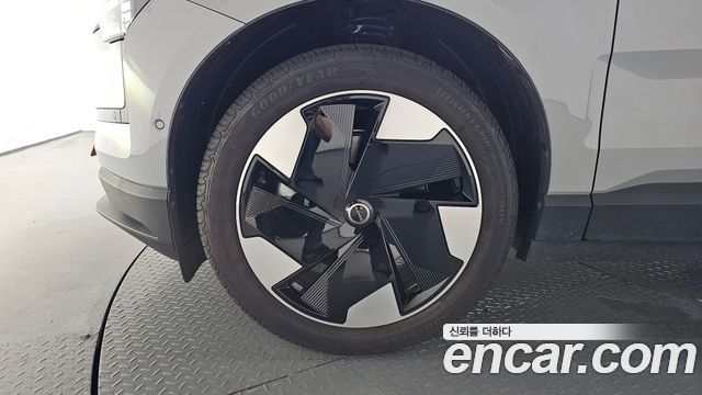 Volvo EX30 Ultra - фото 3