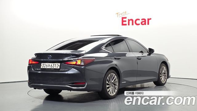 Lexus ES 7-го поколения Executive - фото 1
