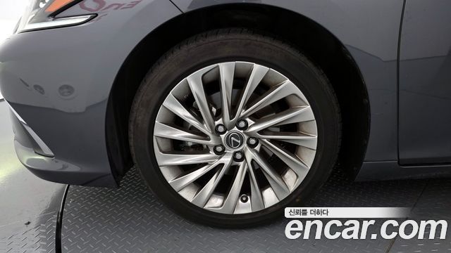 Lexus ES 7-го поколения Executive - фото 4