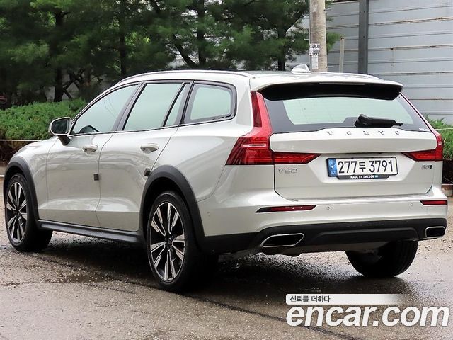 Volvo V60 2-го поколения B5 Pro AWD - фото 2