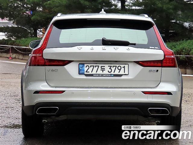 Volvo V60 2-го поколения B5 Pro AWD - фото 3