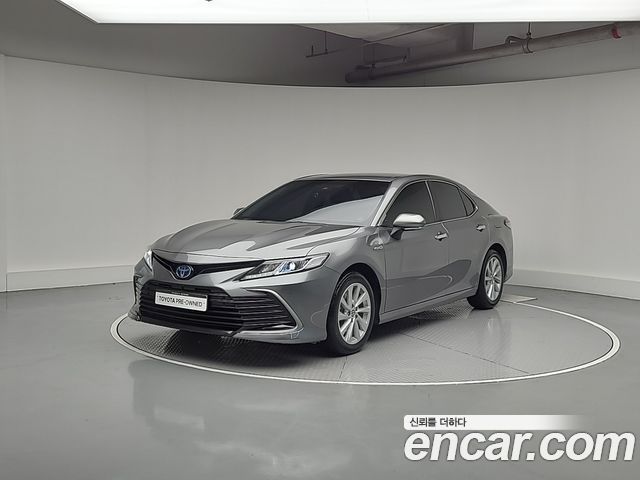 Toyota Camry XV70 2.5 LE Hybrid - фото 0