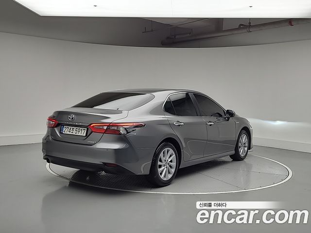 Toyota Camry XV70 2.5 LE Hybrid - фото 1