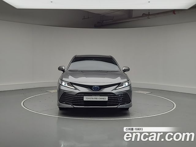 Toyota Camry XV70 2.5 LE Hybrid - фото 2